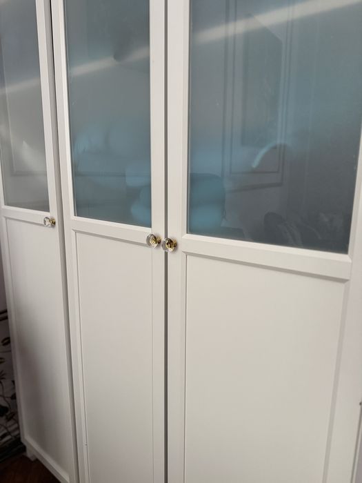 Vând bibliotecă IKEA BILLY albă uși din sticlă