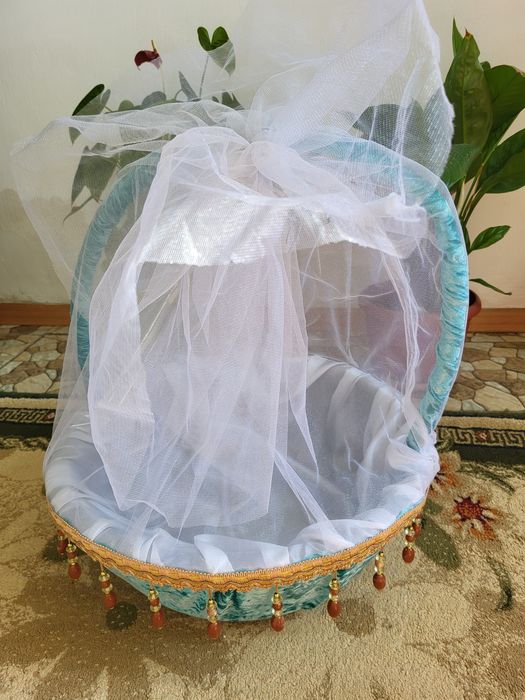 Продам бу банки 3 литр.Корзины бу