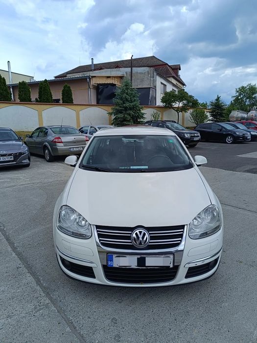 Volkswagen Jetta Vând 2 Mașini: VW Jetta 1.9 Diesel ȘI VW Golf 5 Break 1.6 benzină+GPL