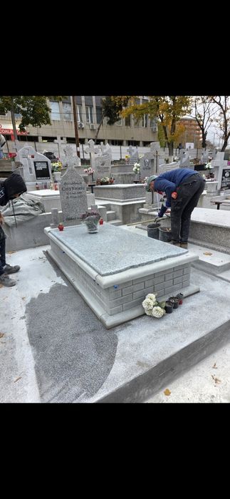 Monumente funerare