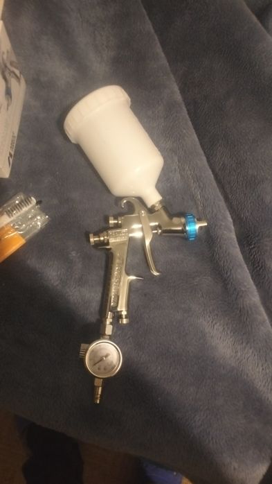 Vând pistol de vopsit Ivata belaria W 400