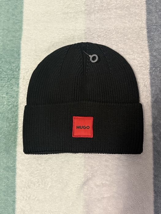 Caciulă Hugo nouă cu etichetă