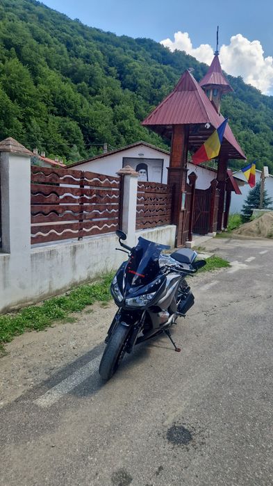 Vând Kawasaki z1000sx cu ABS în stare buna pret 6100 euro neg