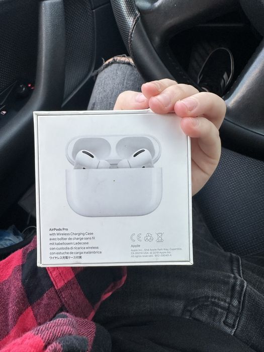 AirPods Pro — чист звук, удобно прилягане.“