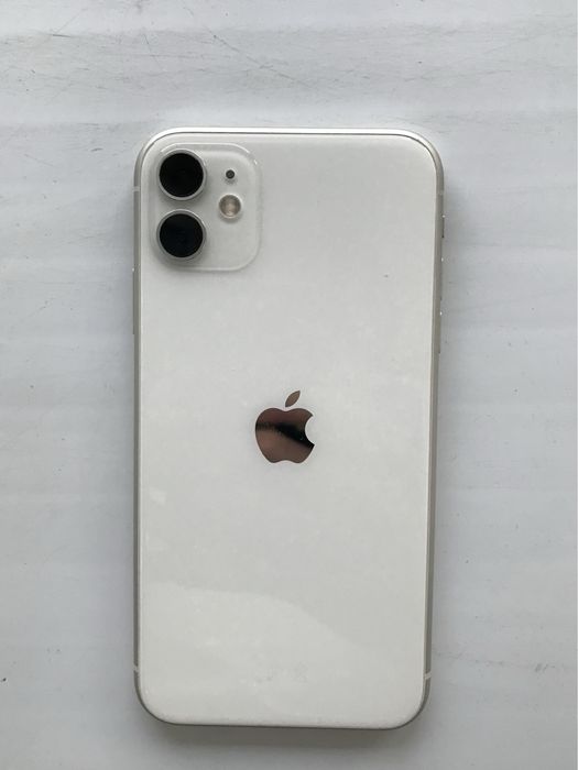 iPhone 11 белый
