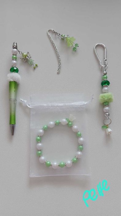 Комплекти бижута от гривна, химикалка и книгоразделител с феи и цветя