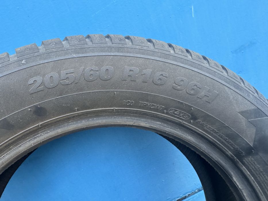 Продам зимние шины 205/60/16