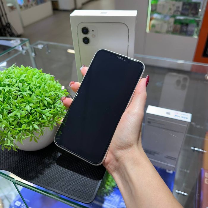 iPhone 11 64gb 100% | iStore