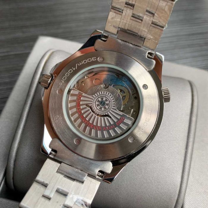 OMEGA Seamaster Diver 300M Nekton Edition с автоматичен механизъм