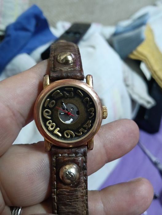 vând ciasuri de colecție pe cuarț funcționale.