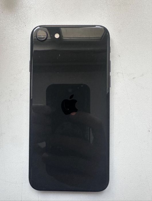 Продам iPhone SE2020