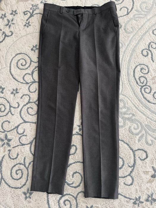 Серый костюм почти новый