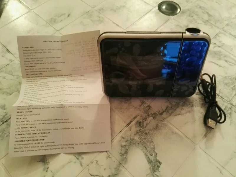 Цифров настолен часовник, с проектор, будилник, време, дата