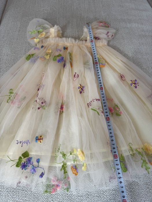 Rochie cu tulle si fluturas crem fetițe