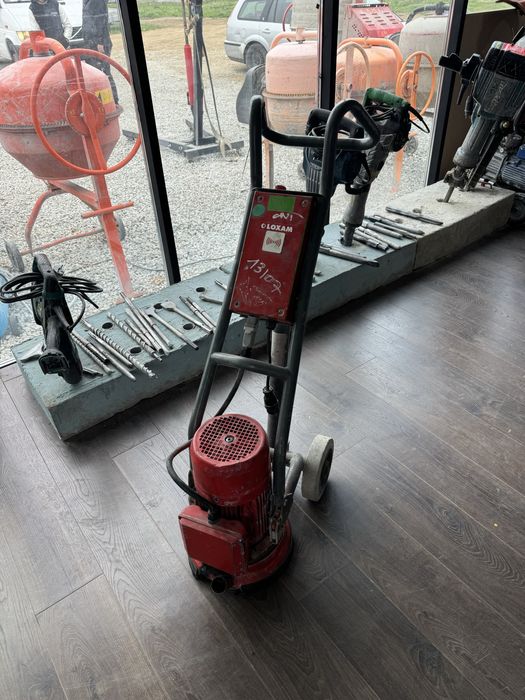 Inchiriem aspirator industral girafa slefuit glet