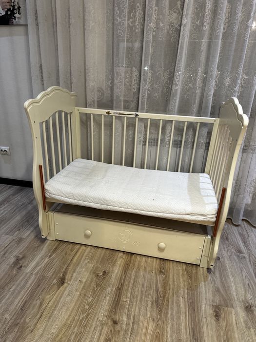 Манеж с маятником