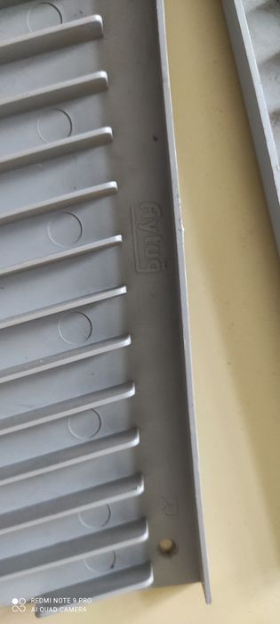 Телевизор маленький и монитор от компьютера..