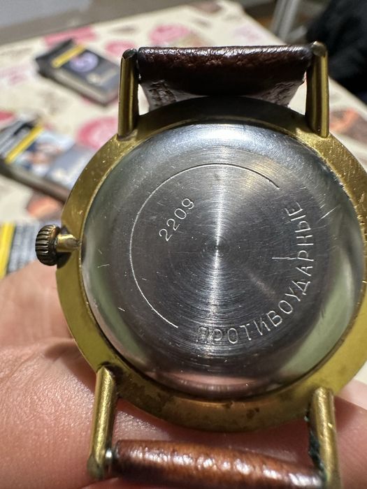 Руски позлатен часовник восток