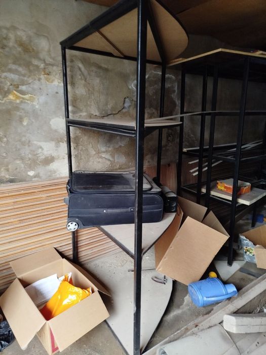 Стеллажи 1 угловой 2 стеновой