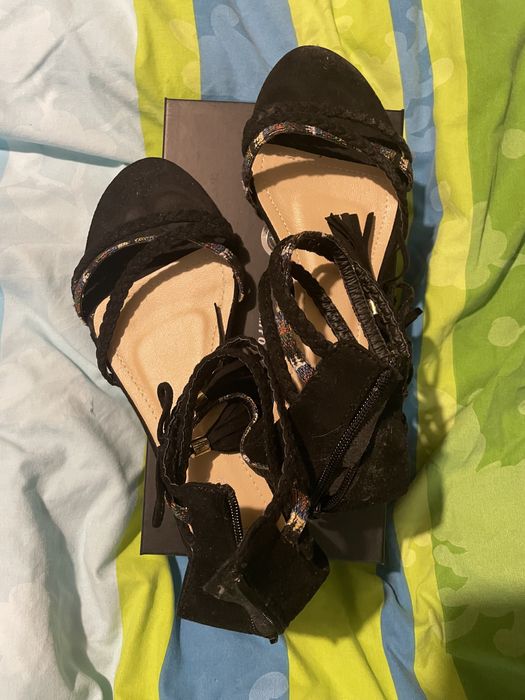 Дамски летни сандали на ниска платформа