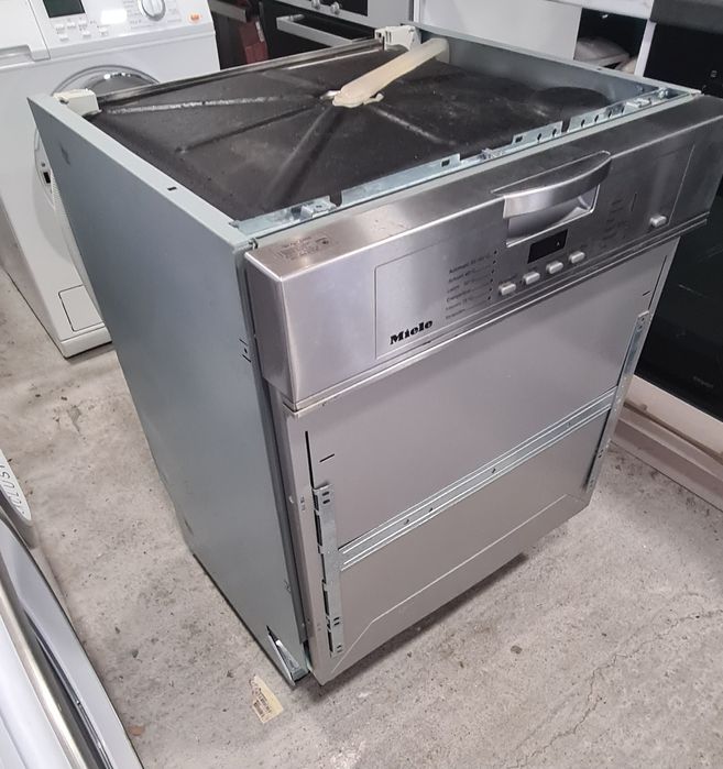 Съдомиялна за пълно вграждане Miele G4300i A+