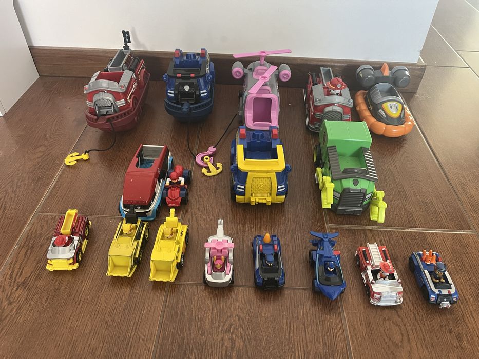 PAW PATROL . Auto(mici/mari), avioane mari x2 , figurine .