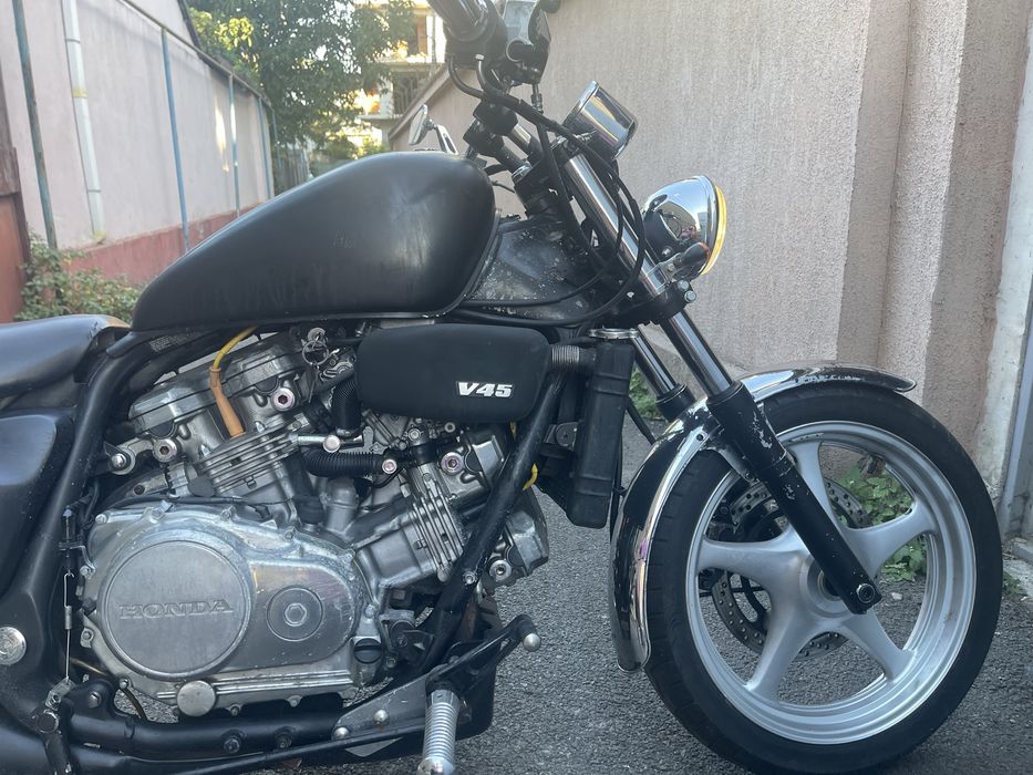 Honda Magna VF750, un chopper clasic de legenda