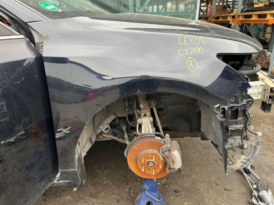 Lexus CT200H Батерия броня фарове  стопове волан капак калници