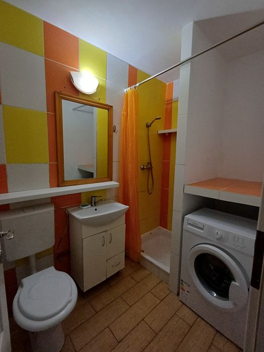 Închiriez garsoniera