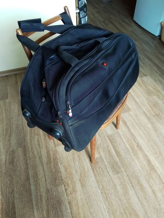 Чемодан  и. Сумка  большие