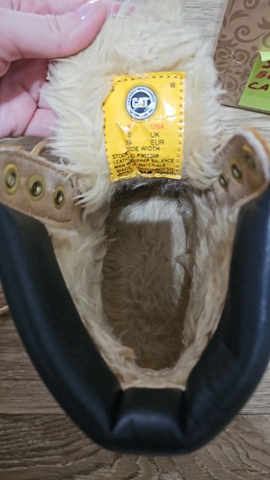 Продаю зимние боты Caterpillar