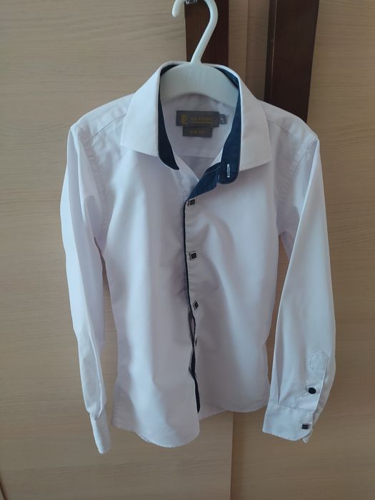Рубашка белая  школьникам на 7-8 лет
