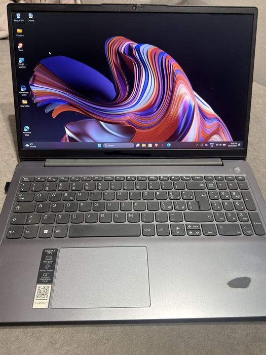 Laptop Lenovo 15 Inch i3