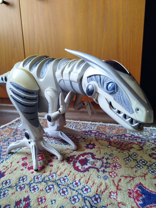 Интелигентна играчка с дистанционно управление