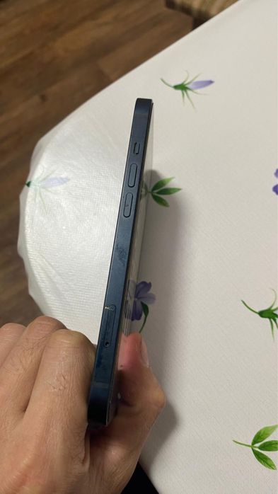 Продам Айфон 13 на 128 гб