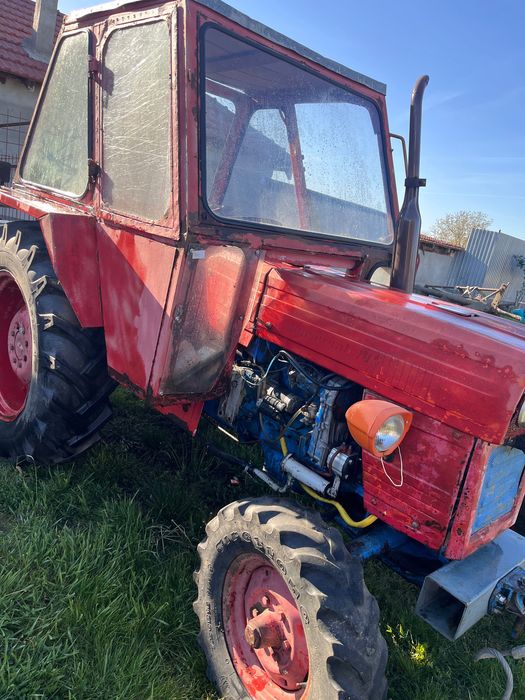 Vând tractor 445