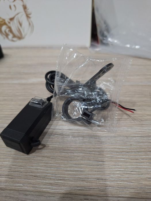USB зарядно за мотор и за всичко на 12V