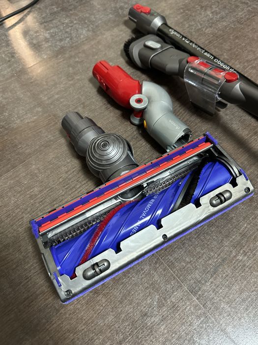 Perie Dyson V12 motorizara plus accesorii  originale noi