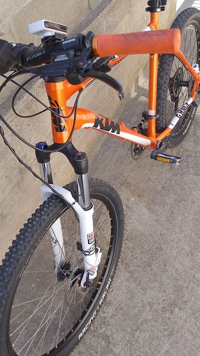 Vând bicicleta KTM ca nouă