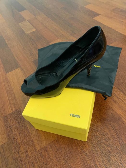 Брендовые туфли Fendi