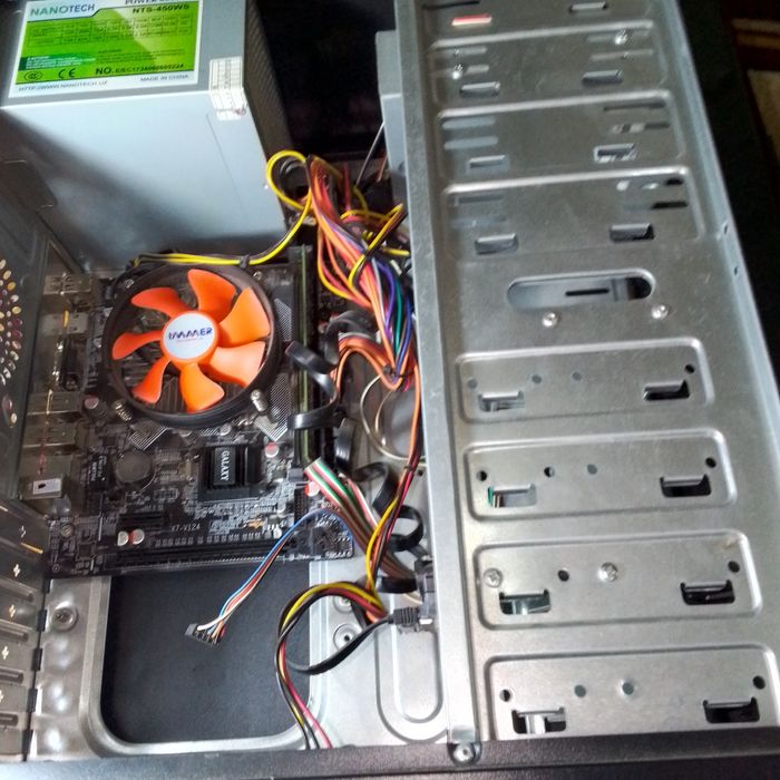 Харошый комп ,в одном месте одна не заметная мятина можем договорится