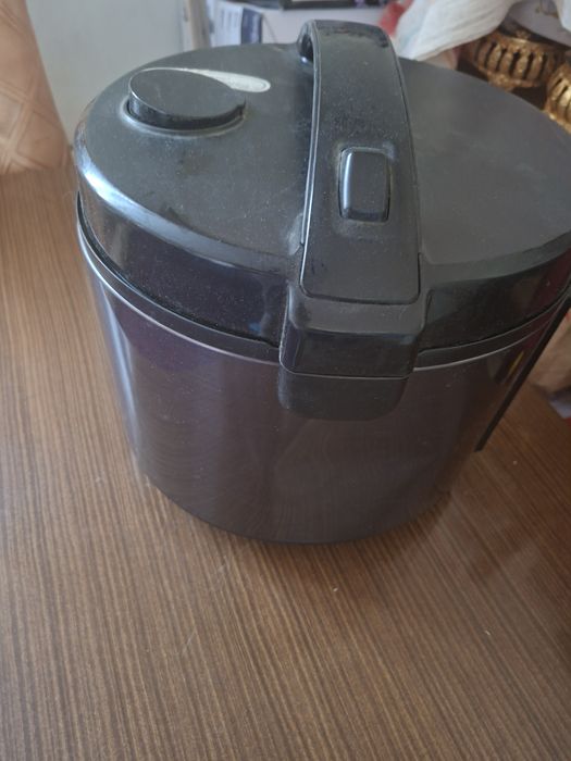 Мультиварка узи пиширади, ток билан ишлиди, хамма нарса пиширса булади