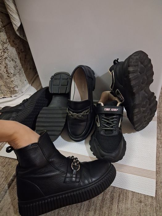 Продам пакет обуви для девочек за 5к.