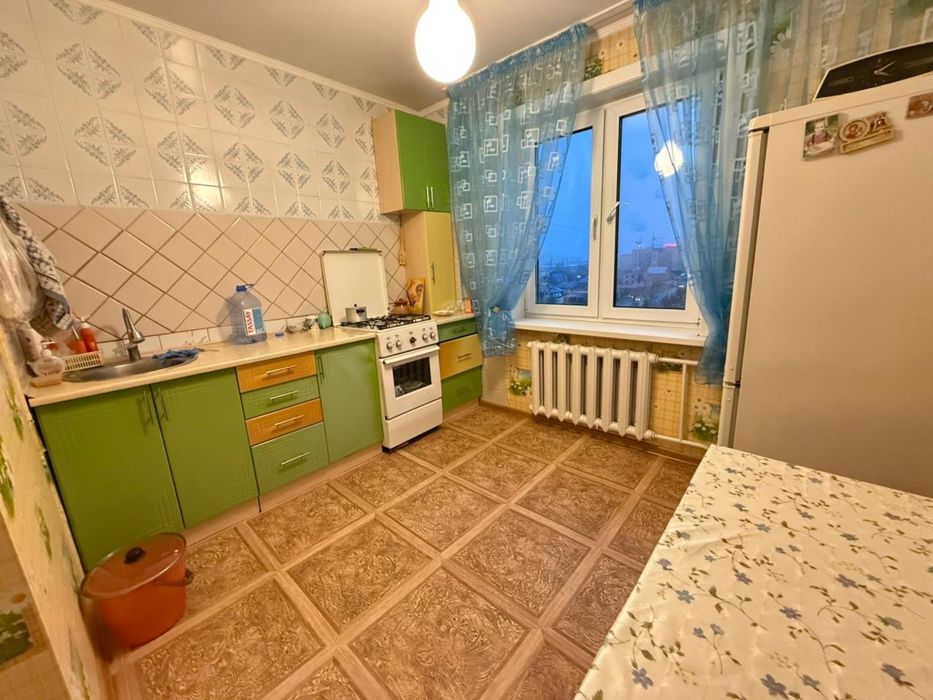 Продам 2 комн квартиру . Ажар