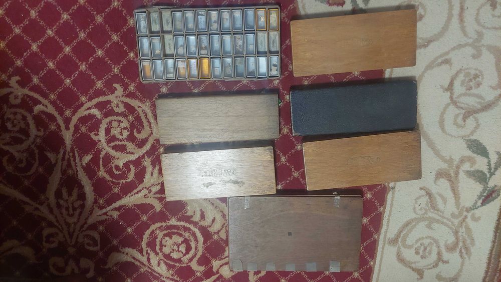 Часовникарски кутии с части за часовници