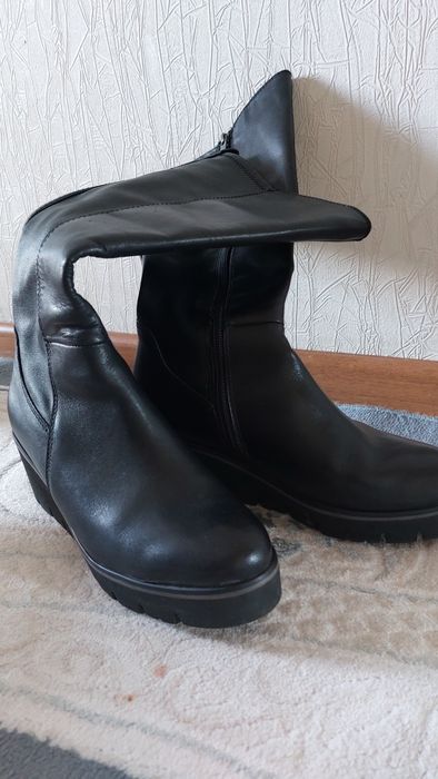 Продается демизонные сапоги