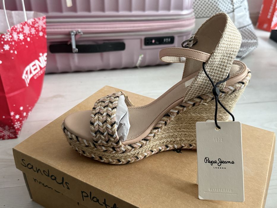 Pepe Jeans сандали на платформа