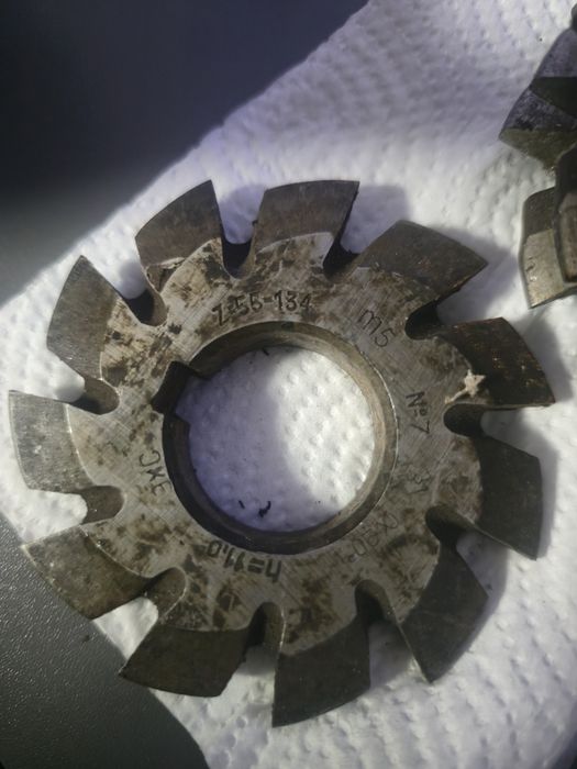 Продам фрезы много шт