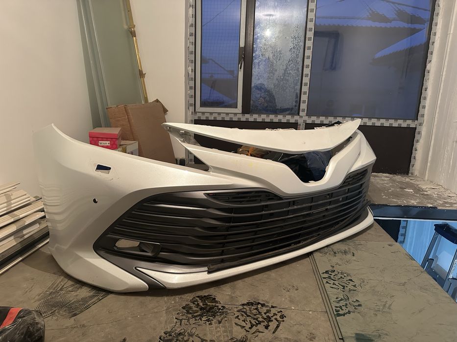 Продам передний бампер от Камри 70