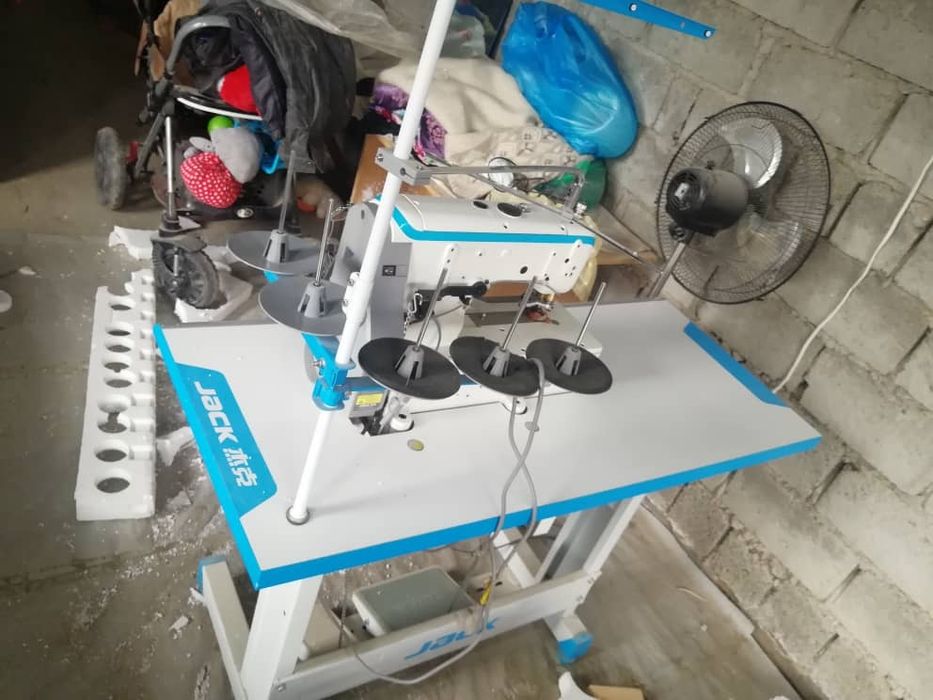 Rishma. Tikuv mashinasi sotiladi yangi.